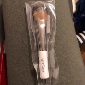 Makeup brush organic